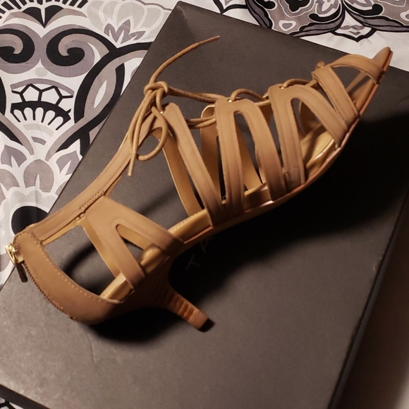 Tahari Tan Leather Heel Shoes - Picture 7 of 7